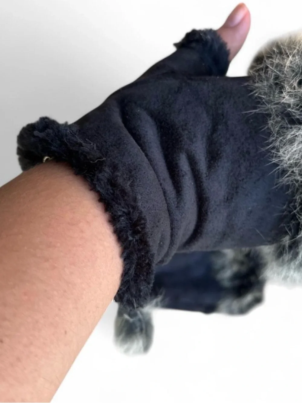 Y2K Black Faux Fur Trim Fingerless Mittens – Goth Grunge 🖤 Punk ATL 2000s Vtg